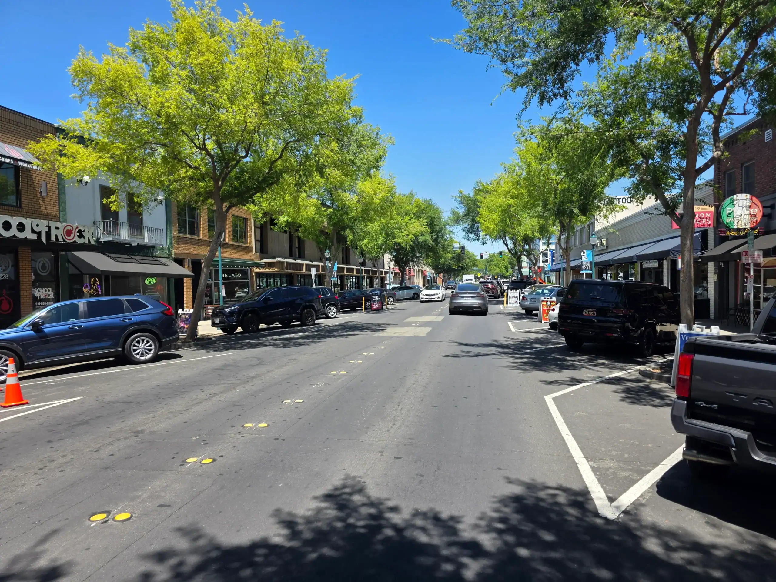 Downtown Roseville view down Vernon St Downtown Roseville view of street and business on Vernon St